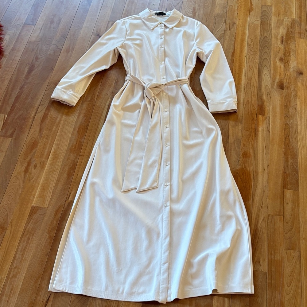 Alice + Olivia Cream Long Sleeve Dress